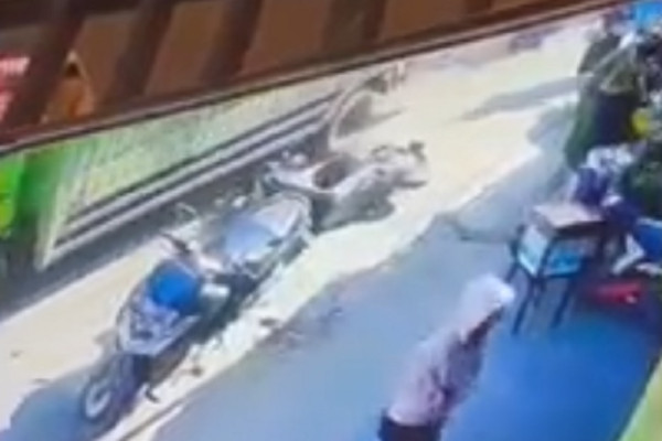 Memilukan! Balita Tewas Tertabrak Truk saat Ditinggal Belanja