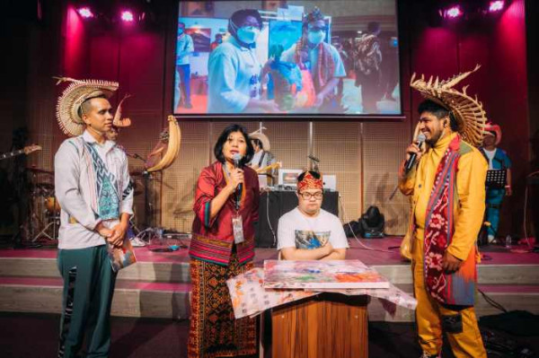 Mengenal Alat Musik Sasando Bersama Nusa Tuak dan Andovi Da Lopez