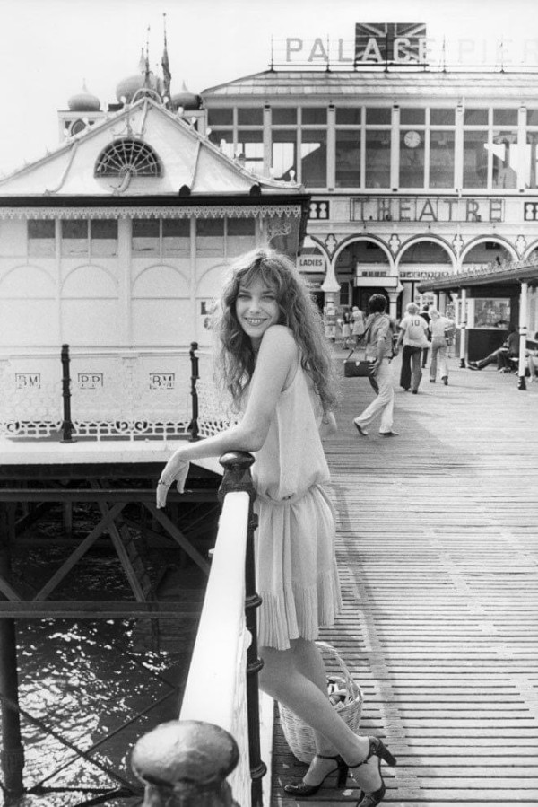 5 Potret Jane Birkin saat Muda yang Jadi Inspirasi Tas Hermes