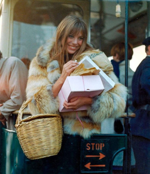 5 Potret Jane Birkin saat Muda yang Jadi Inspirasi Tas Hermes