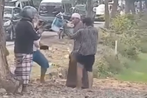 Viral! Kepergok Bawa Istri Orang, Bujangan Dikeroyok di Jalan