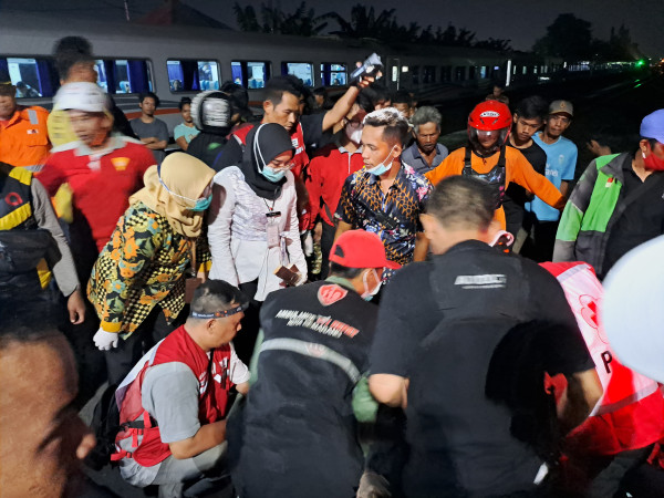 Mencekam! Begini Penampakan Tabrakan KA Brantas Vs Truk di Semarang