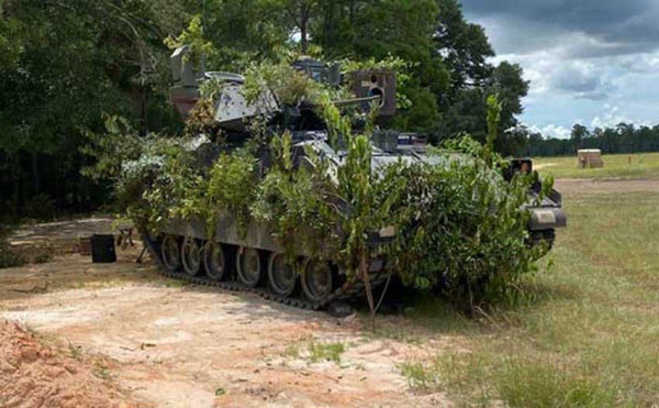 Amunisi Tank T-72 Rusia Robek Lapisan Baja Ranpur Bradley, Kenapa Masih Bergerak?
