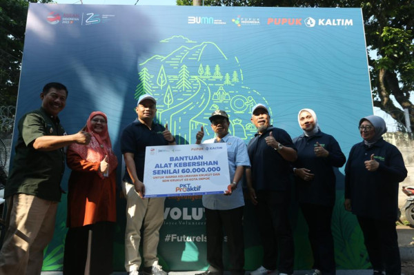 Kolaborasi PKT dan Pandawara Group Bersihkan 10 Ton Sampah di Kali Krukut Depok