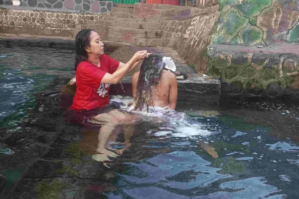 Sumur Amber Blitar Mulai Dibanjiri Pelaku Ritual Malam 1 Suro