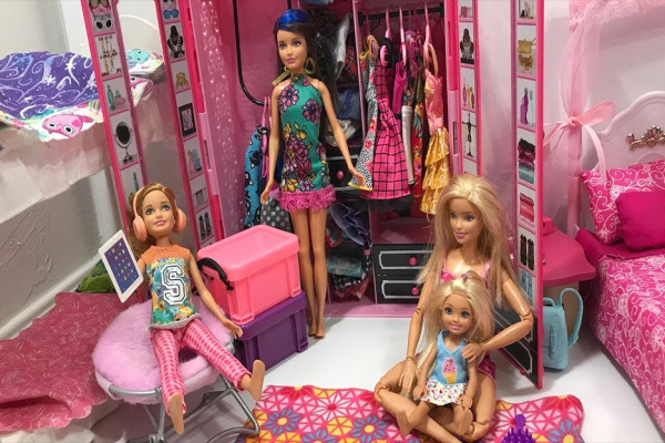 10 Fakta dan Sejarah Boneka Barbie, Terinspirasi Mainan Bongkar Pasang