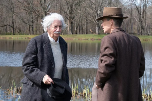 Begini Fakta Persahabatan 2 Ilmuwan Jenius Albert Einsten dan Robert Oppenheimer