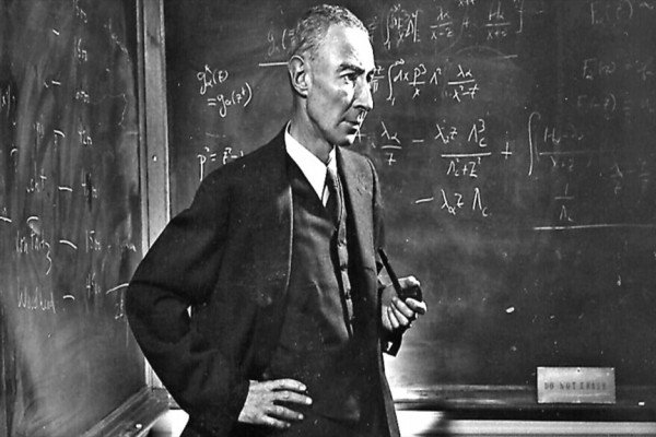 10 Fakta J. Robert Oppenheimer, Pengembang Bom Atom yang Menyesali Penemuannya