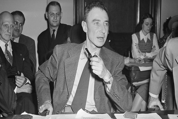 10 Fakta J. Robert Oppenheimer, Pengembang Bom Atom yang Menyesali Penemuannya