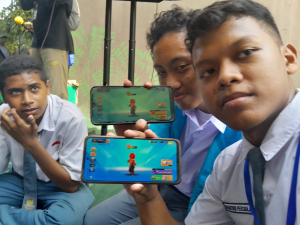 Ternyata Ini yang Bikin Siswi SMK PGRI 2 Depok Betah Main Fight of Legends