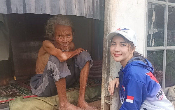 Momen Bacaleg Perindo Tati Sri Hardina Dengar Curhat Kakek Tinggal di Gubuk Reyot