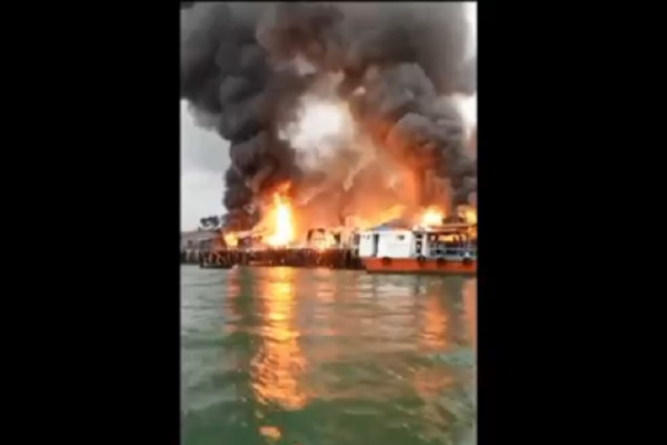 1 Orang Tewas dan 10 Rumah di Pulau Buluh Batam Ludes Terbakar