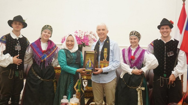 Bupati Bojonegoro Sambut Delegasi 4 Negara di B-TIFF, Kenalkan Wayang dan Batik Thengul