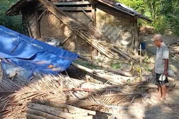 Ngeri! Muncul Lubang Besar di Kulonprogo, Warga Cemas dan Terpaksa Mengungsi