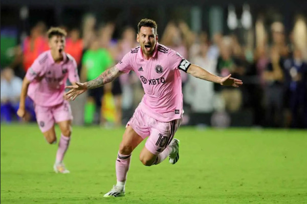 Mengharukan! David Beckham Menangis saat Lionel Messi Cetak Gol Penentu Inter Miami