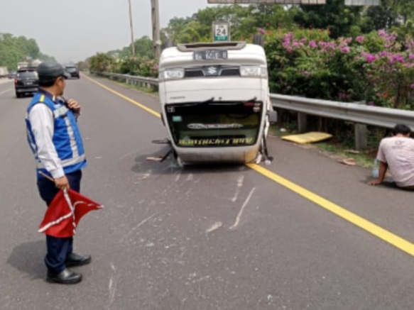 6 Kendaraan Terlibat Kecelakaan di Tol Jagorawi