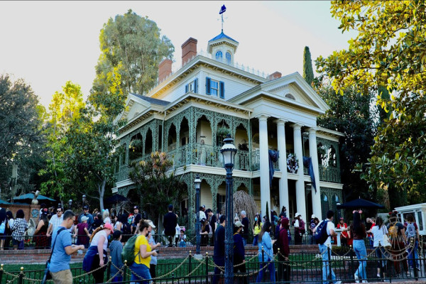 7 Fakta Film Haunted Mansion yang Harus Kamu Ketahui