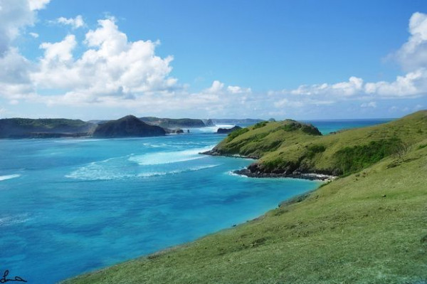 4 Wisata Cantik di Lombok yang Wajib Dikunjungi, Nomor 3 Dikelilingi Tebing dan Perbukitan