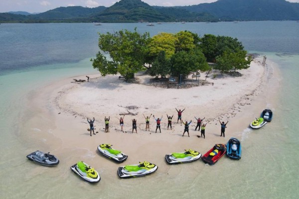 4 Wisata Cantik di Lombok yang Wajib Dikunjungi, Nomor 3 Dikelilingi Tebing dan Perbukitan