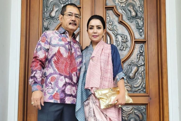 7 Artis yang Tak Pernah Cek HP Suami, Nomor 5 Alasannya Teringat Pesan sang Ayah