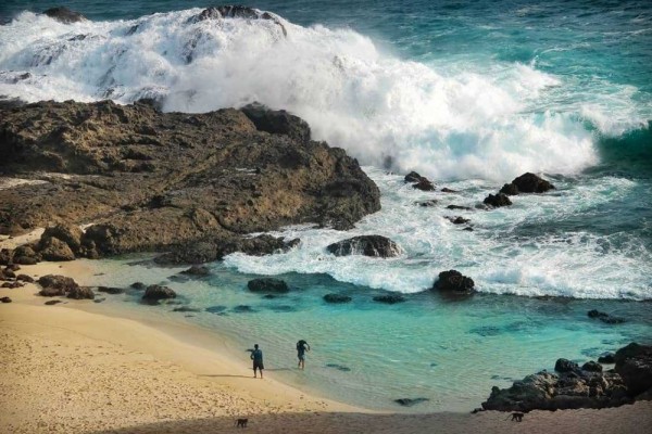4 Wisata Cantik di Lombok yang Wajib Dikunjungi, Nomor 3 Dikelilingi Tebing dan Perbukitan