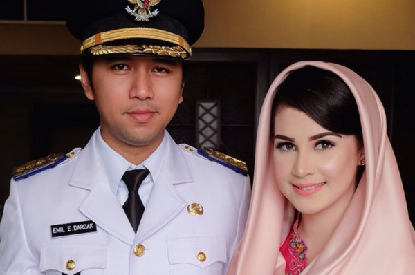 5 Artis Lawas yang Menikah dengan Pejabat, Nomor 3 Usianya Terpaut 25 Tahun