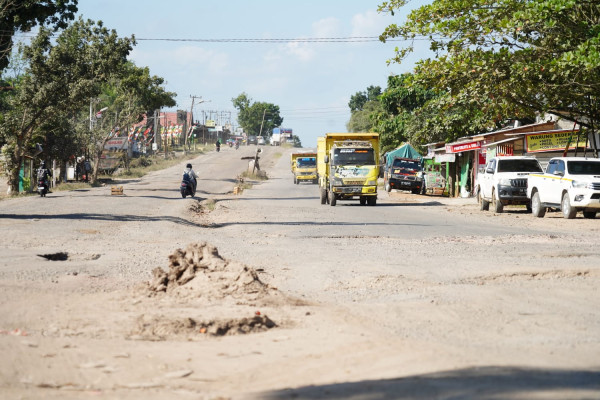 Warga Tuntut Pemerintah Pusat Tangani Jalan Nasional Rusak Parah, Ini Respons Gubernur Kalteng