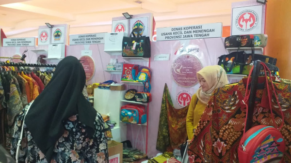 Produk UKM Jateng di Kalsel Laris Manis, Atikoh Ganjar: Semoga Omzet Makin Meningkat