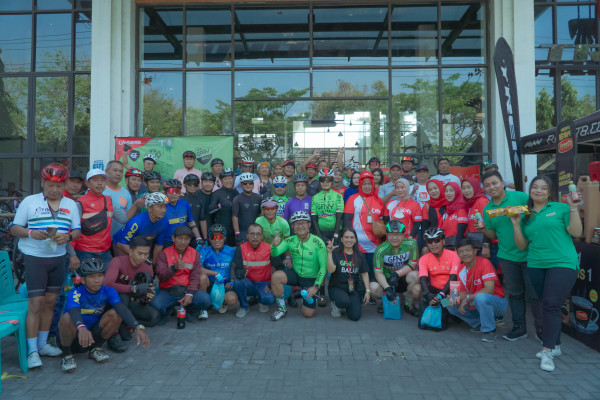 Surabaya Group Ride ke-10 GFNY Bali - IFG Life: Bersepeda Sambut Bulan Kemerdekaan