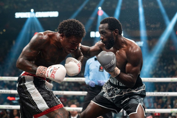 Errol Spence Jr Sempat Kalahkan Terence Crawford dalam Pengumpulan Skor