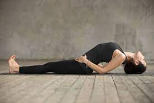 5 Rahasia Gerakan Yoga yang Bisa Bikin Kulit Glow Up