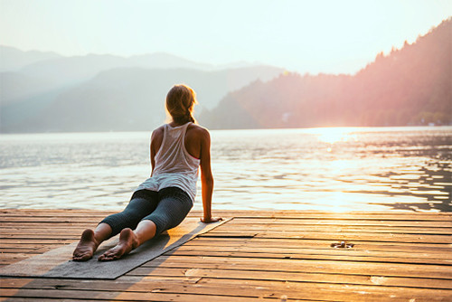 5 Rahasia Gerakan Yoga yang Bisa Bikin Kulit Glow Up