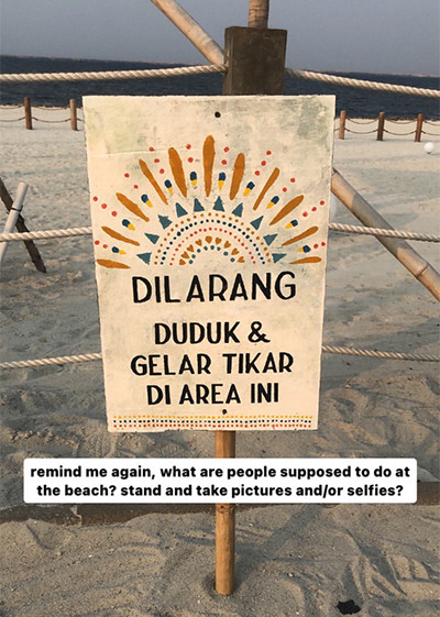 Viral! Papan Peringatan Dilarang Duduk di Area Pasir Pantai PIK 2, Netizen: Ganti Nama Wahana Selfie