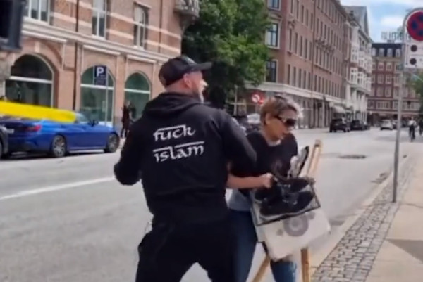 Meski Gagal, Perempuan Ini Berani Mencegah Pembakaran Alquran di Denmark