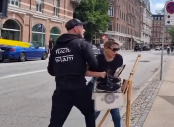 Meski Gagal, Perempuan Ini Berani Mencegah Pembakaran Alquran di Denmark