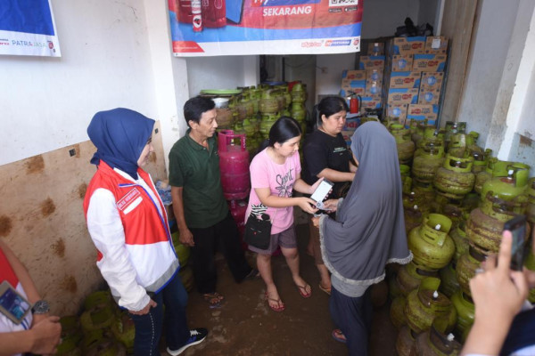 Dirut Pertamina Cek Langsung Penyaluran LPG 3 Kilogram di Wilayah Sumatera Selatan