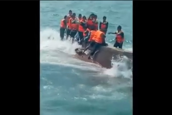 2 Jam Terombang-ambing di Laut, 15 Penumpang KM Mekar Sari Jaya Berhasil Selamat
