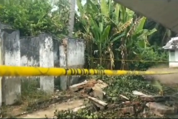 Tembok Bekas Kamar Mandi Sekolah Ambruk, 1 Tewas dan 3 Terluka