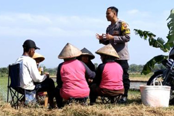 Unik! Bhabinkantibmas Polres Boyolali Sulap Motor Dinas Jadi Warkop Gratis, Tampung Curhat Warga