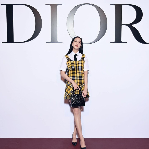 5 Pesona Jisoo BLACKPINK yang Bikin Ahn Bo Hyun Jatuh Cinta