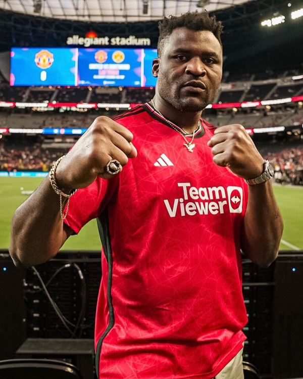 3 Foto Francis Ngannou Nonton Tur Pramusim MU di AS, Sempat Bertemu Erik ten Hag