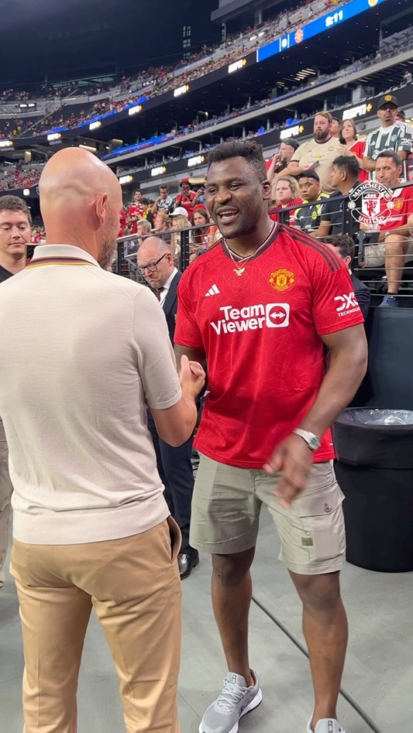 3 Foto Francis Ngannou Nonton Tur Pramusim MU di AS, Sempat Bertemu Erik ten Hag