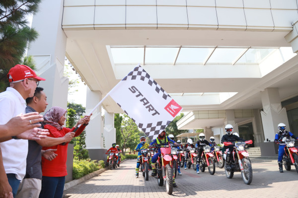 Merasakan Sensasi Trabasan di Karst Citatah dengan Honda CRF150L