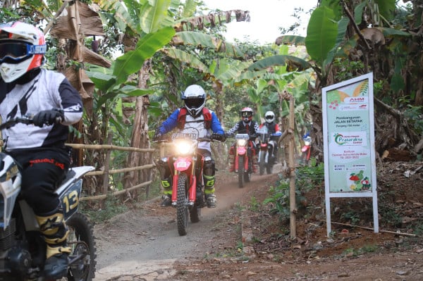 Berkendara Off-road Terabas, Ini Riding Gear yang Wajib Dikenakan