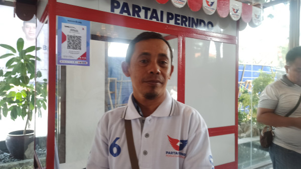 Terima Langsung Gerobak Gratis dari HT, Pedagang di Bandar Lampung Doakan Perindo Semakin Maju
