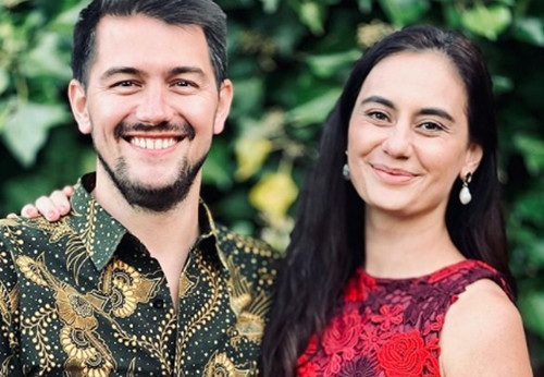 9 Artis Indonesia yang Pindah ke Luar Negeri setelah Menikah, Nomor 7 Sudah 15 Tahun di Inggris