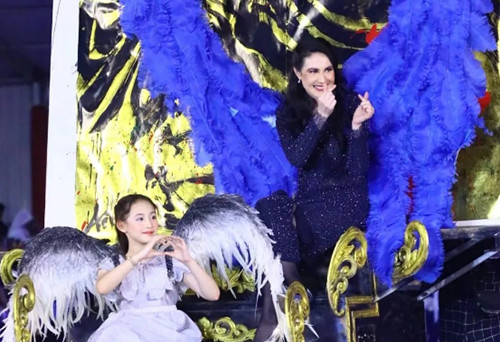5 Foto Arumi Bachsin saat Tampil di Jember Fashion Carnaval, Cantik dan Berkelas