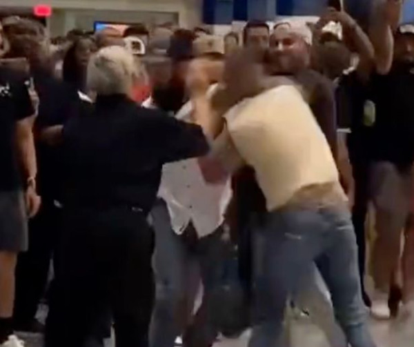Perkelahian Massal Pecah Usai Jake Paul Kalahkan Nate Diaz