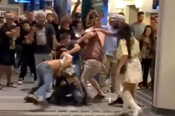 Perkelahian Massal Pecah Usai Jake Paul Kalahkan Nate Diaz