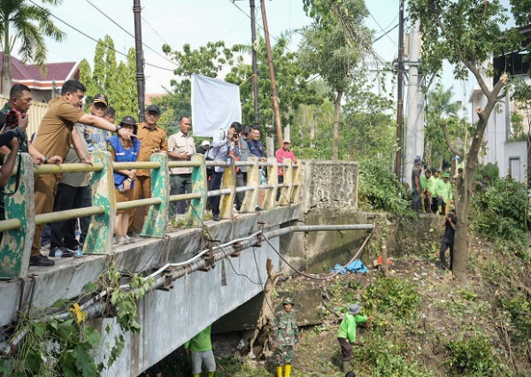 Bobby Nasution dan TNI Kolaborasi Bersihkan dan Tata Sungai Sikambing